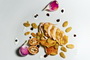 Insalata di galletto con noci, uvetta e mela caramellata